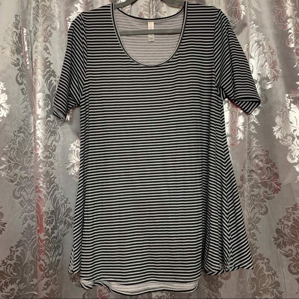 Lularoe perfect tee MEDIUM